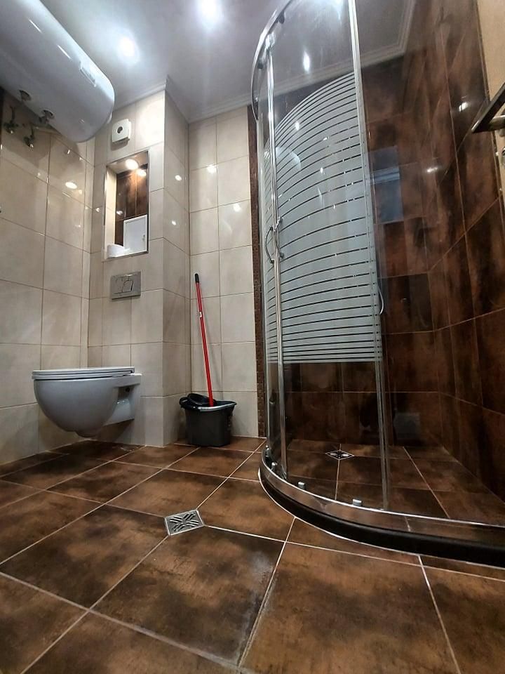 Дава се под наем Двустаен апартамент в Бургас, Център - 80 кв.м за 765 € - Снимка #6