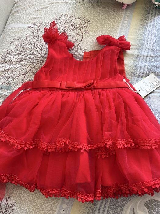 Продам Красное детское платье подойдет на 9-15 мес