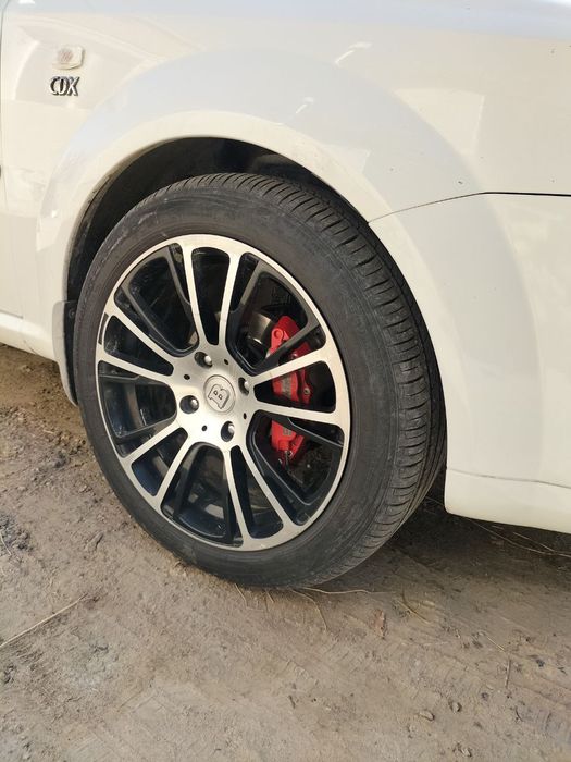 Продается литые диски с шинами в идеальном состоянии.