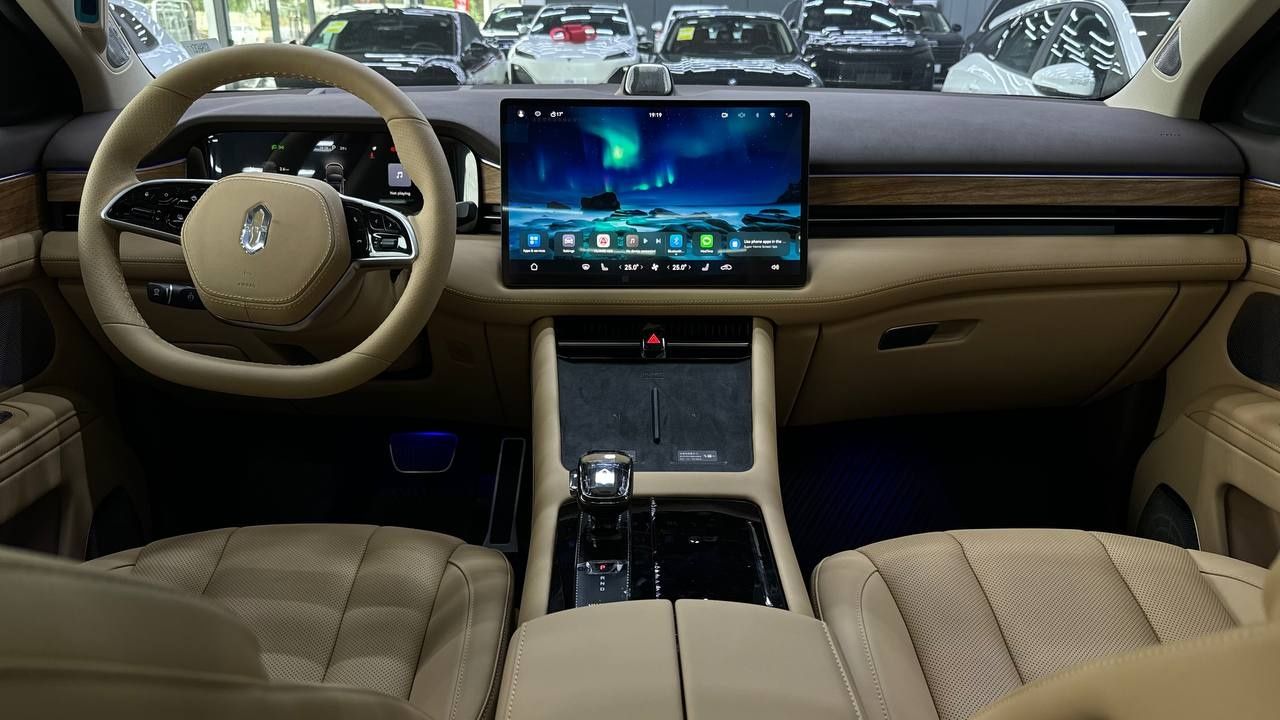 Huawei AITO M7. 4x4. Hybrid. 2024