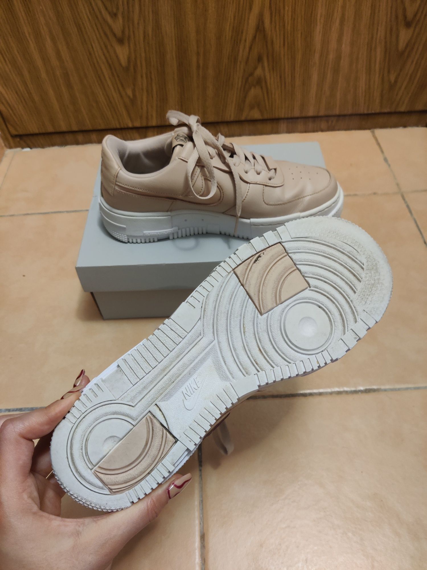 Nike Air Force 1 Pixel
