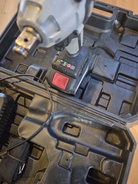 Pistol cu impact