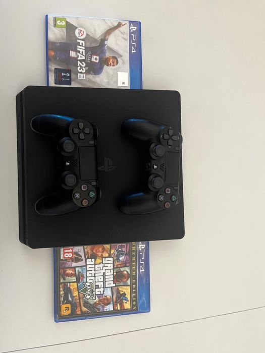 Vand PS4 + doua jocuri GTA5 si FIFA23