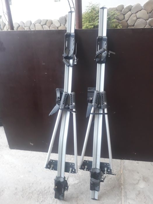 Suporti pzr transportul bicicletelor pe autoturism .