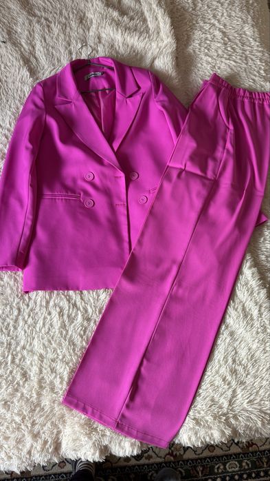 Брючный костюм новый носила раз два