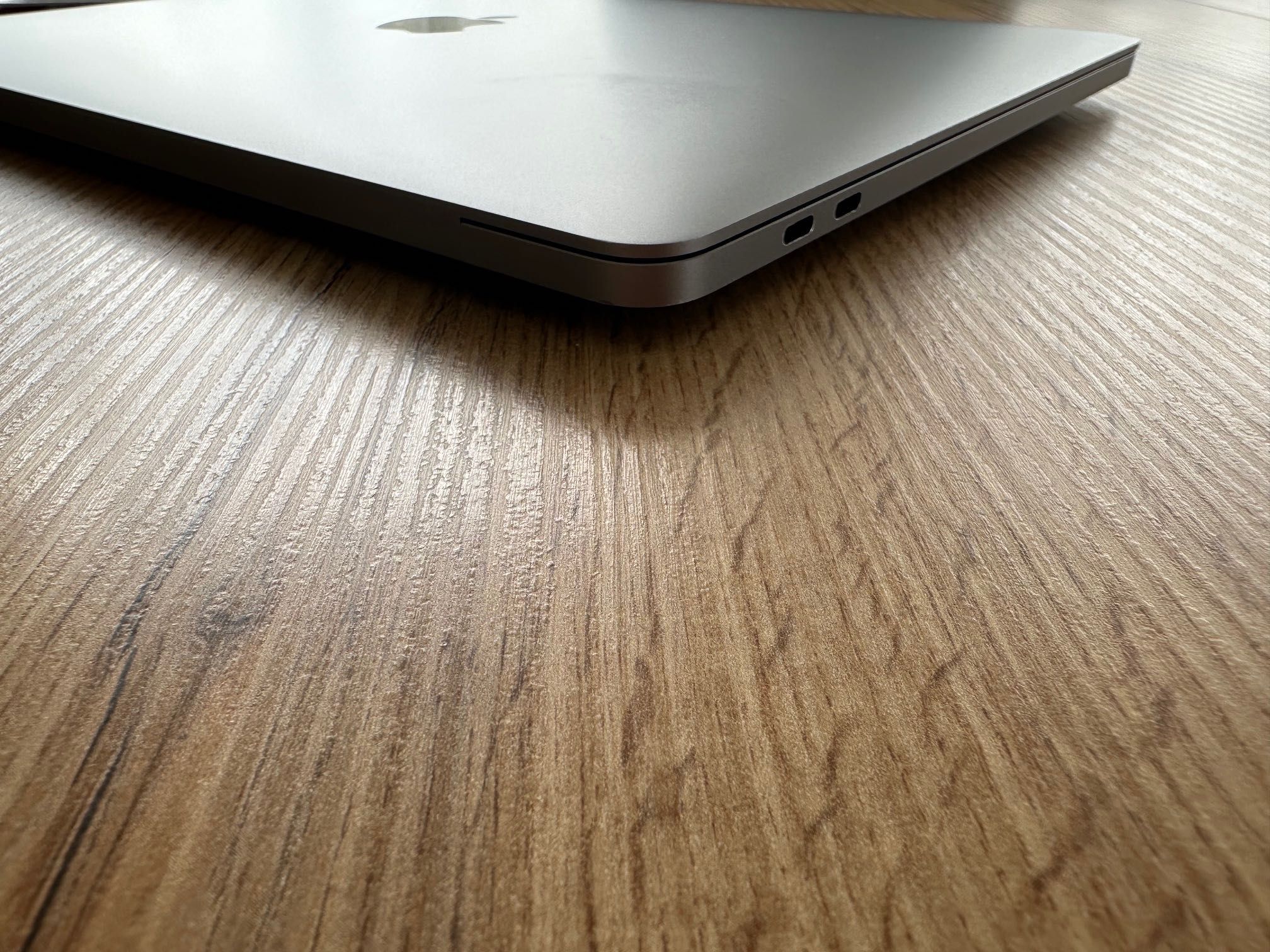 MacBook Pro 13" M2 Chip 8-Core CPU, 10-Core GPU, 8 RAM, 256GB SSD
