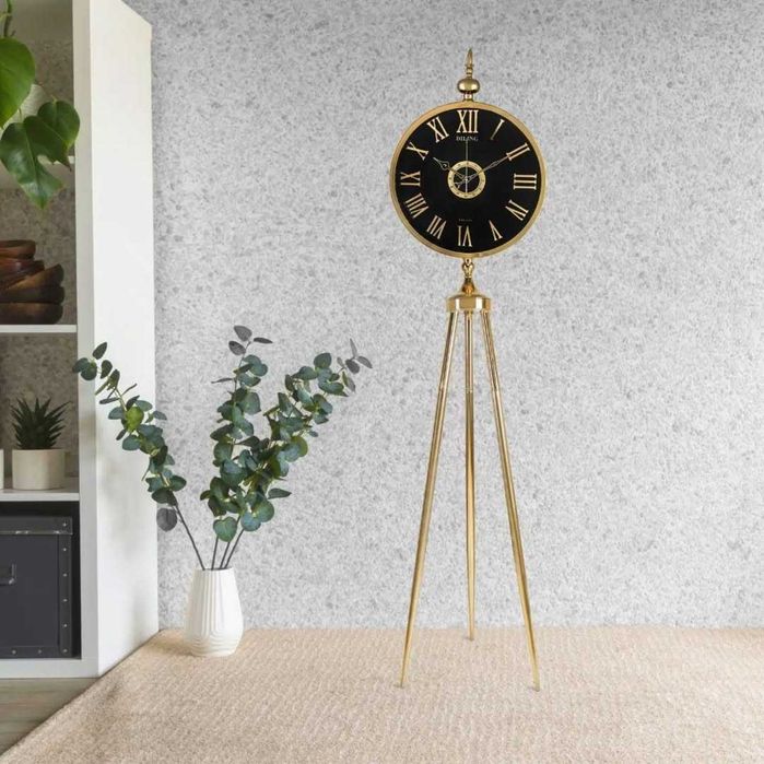 Напольные часы с маятником