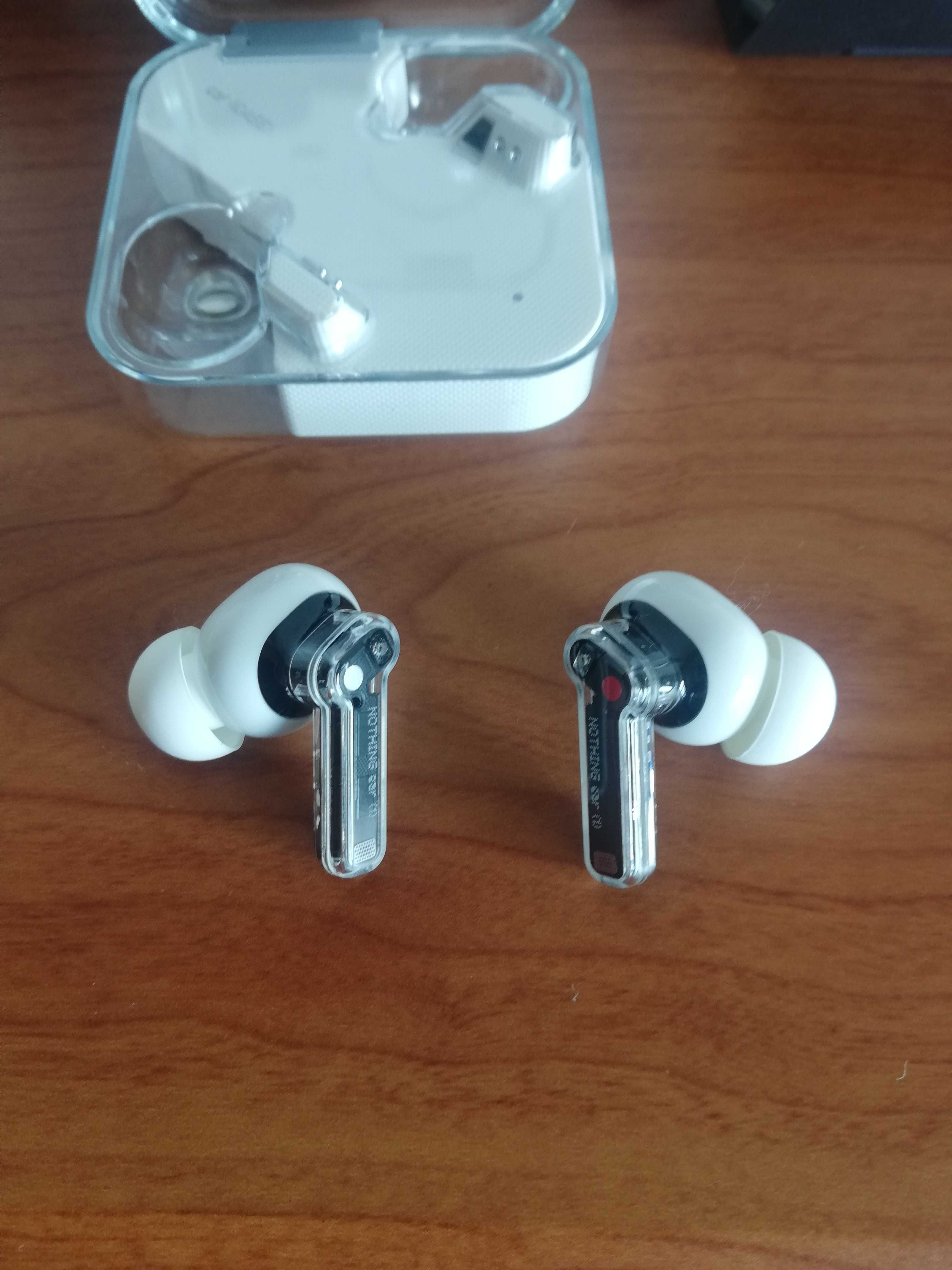 Безжични слушалки Nothing Ear (1) като нови