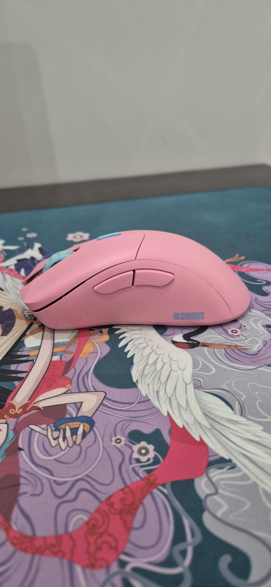 Продам игровую мышь Glorius model D PRO Flamingo