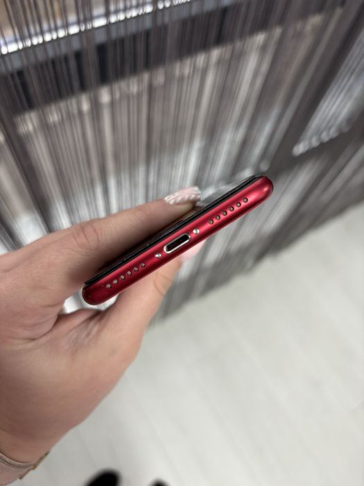 Продавам Iphone SE 2020 128 GB