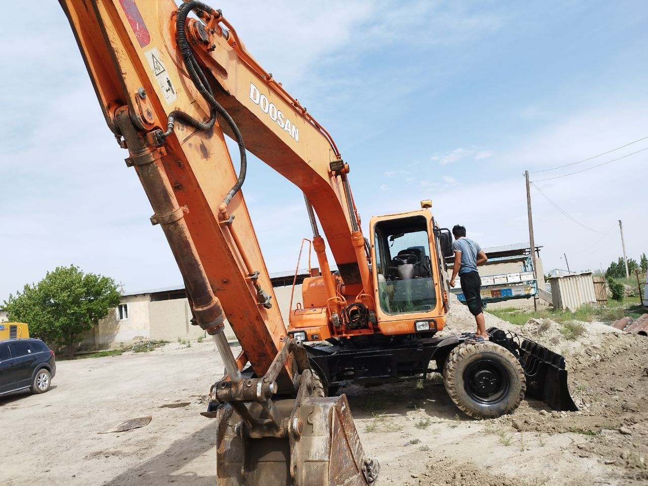 Doosan ekskavator sotiladi