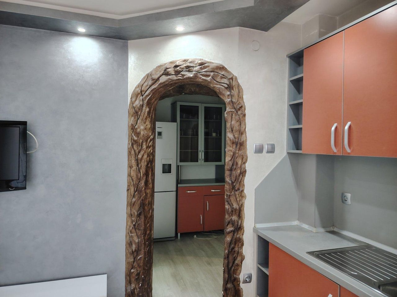 Дава се под наем Тристаен апартамент в Пловдив, Кючук Париж - 68 кв.м за 350 € - Снимка #3