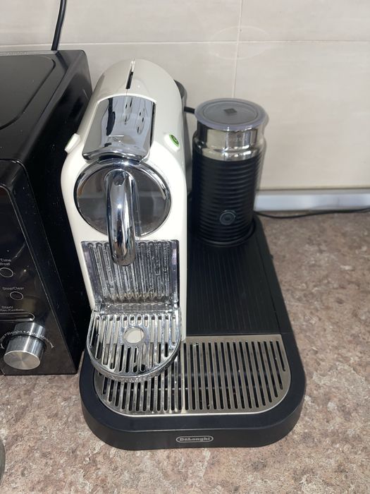 Nespresso Citiz and Milk by Magimix M190 Coffee Machine Limousine