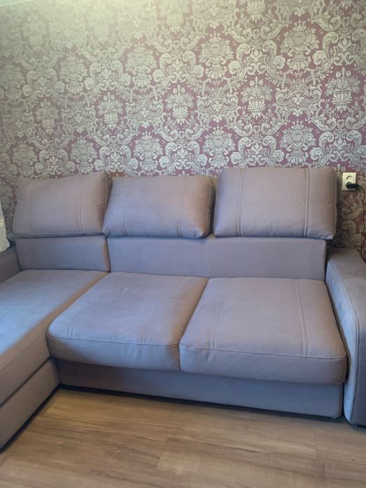 Диван бежево- коричневый