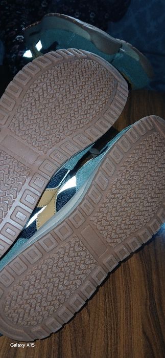 Himoya poyabzali. Yuqori sifatli. Xitoyda ishlab chiqarilgan.