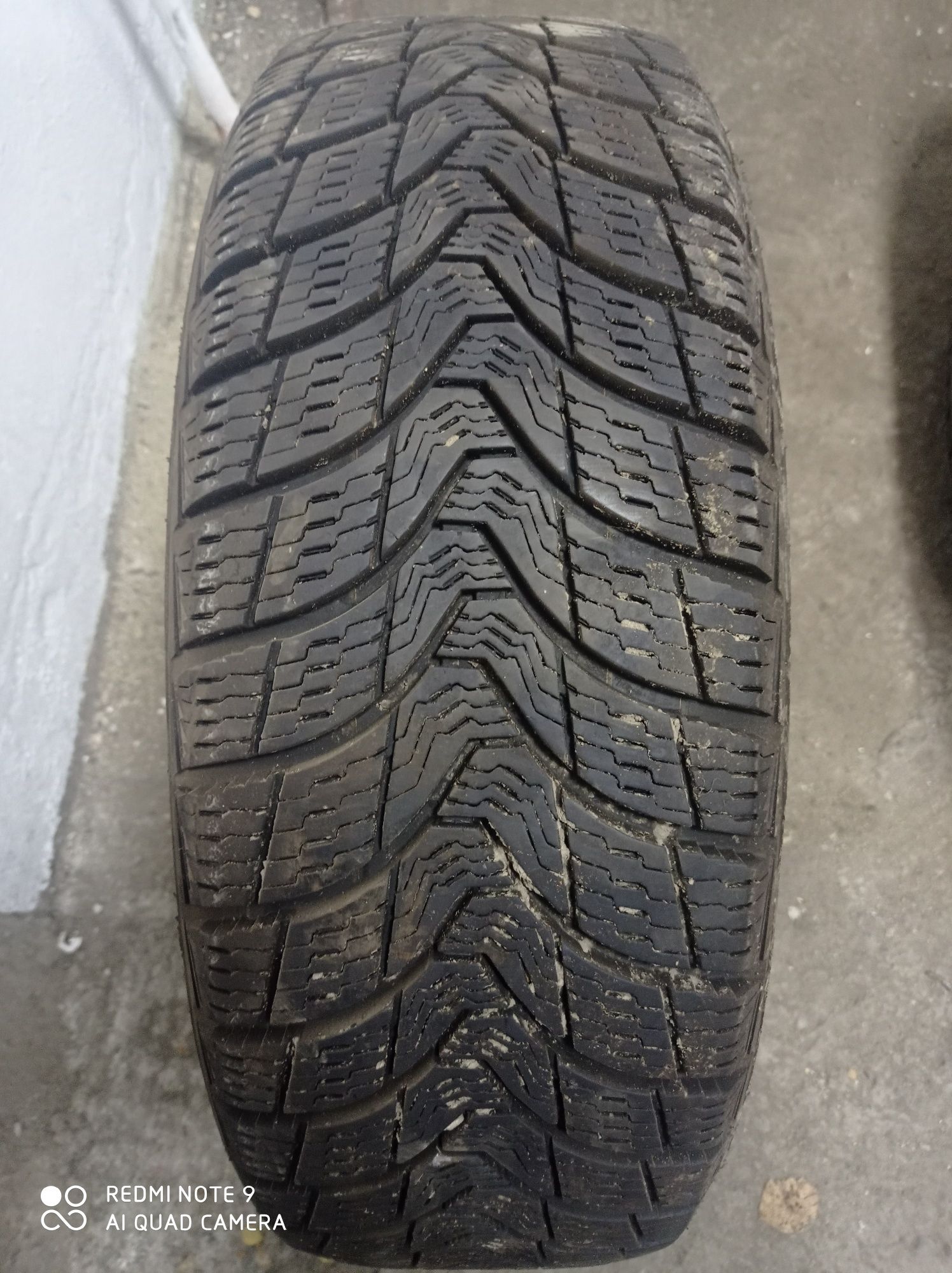 Зимняя резина 215/65 R16