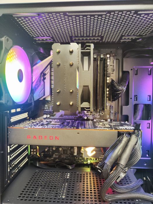 Геймърски компютър с RX 5700 – Перфектен за игри и работа!