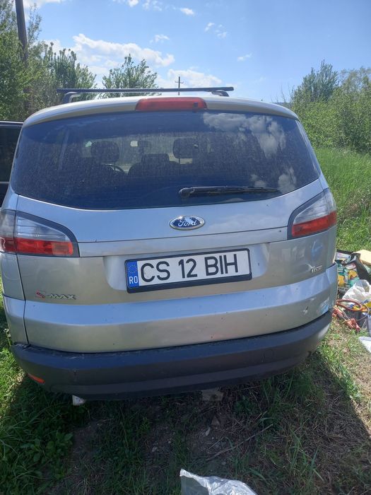 Vând Ford pentru Piese