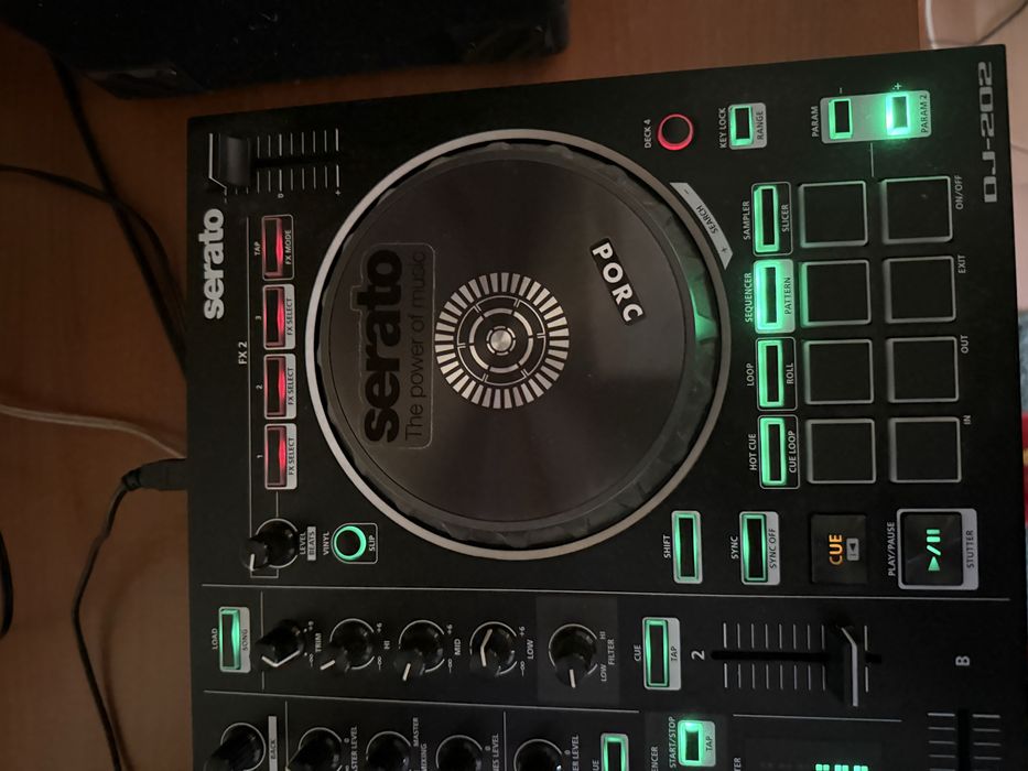 Consola Roland DJ202 și Amplificator Auna AV2-CD508