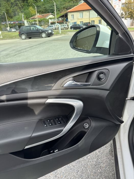 Продавам Opel Insignia 2.0 CDTI