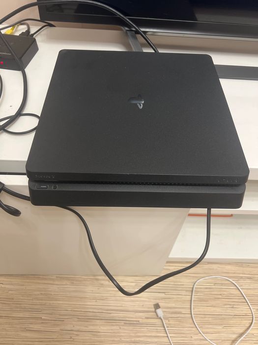 Ps4slim отличное состояние,  с играми