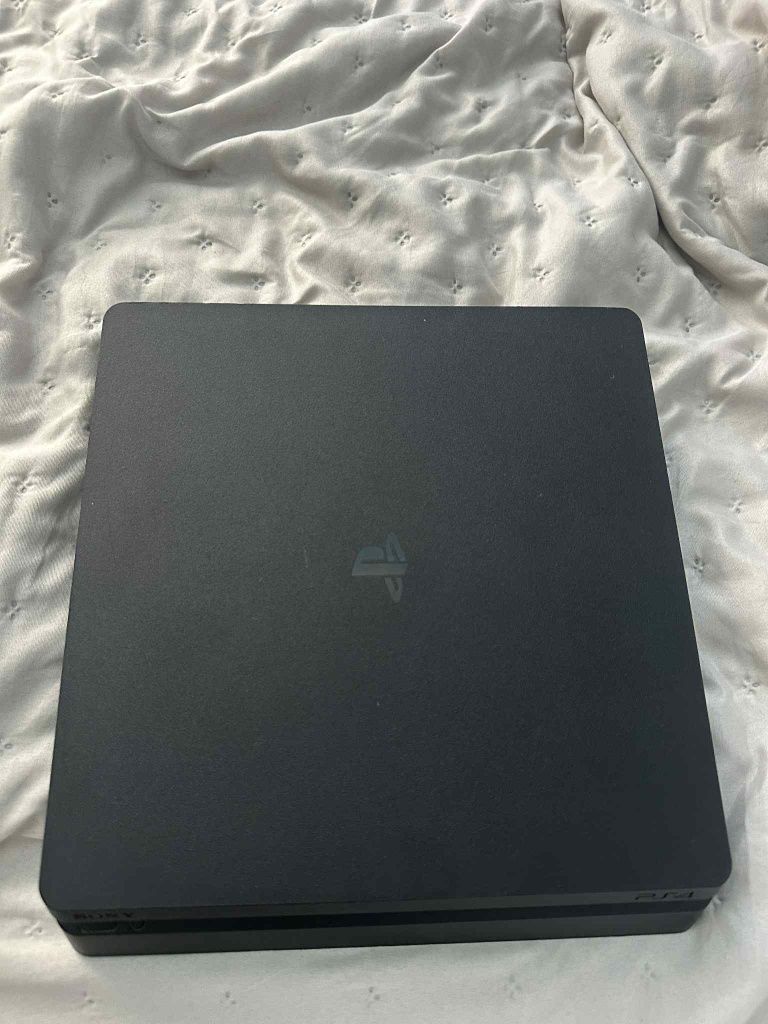 PlayStation 4 slim
