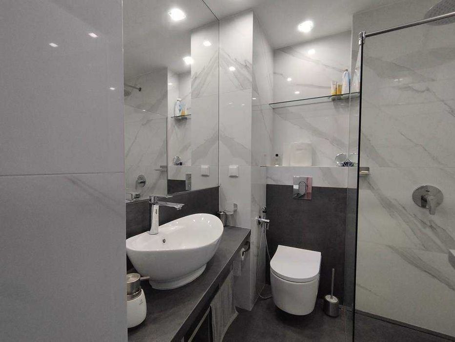 Давам под наем 3-стаен жк Света Троица