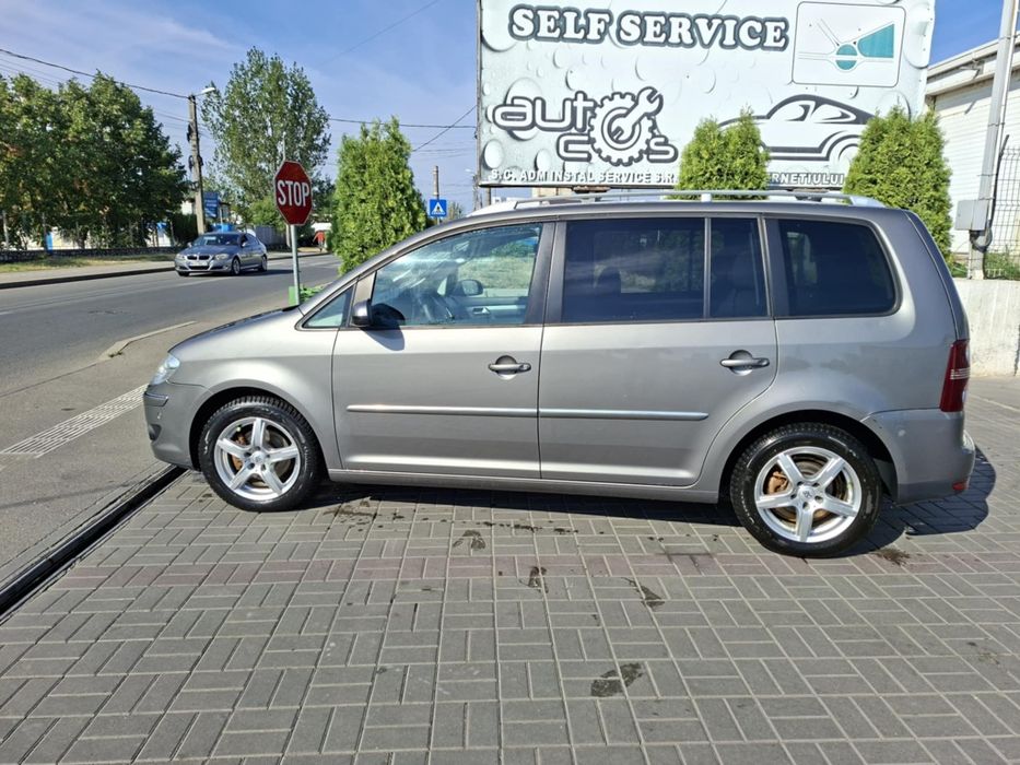 Vând Touran Facelift