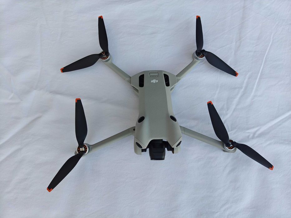 DJI Mini 4 Pro Fly More Combo cu RC2 – în cutie, în garanție + BONUS