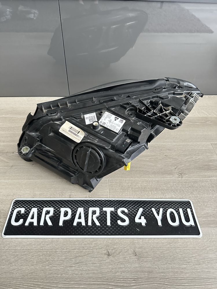 Фар десен Mercedes W205 facelift C-Class Перфектен
