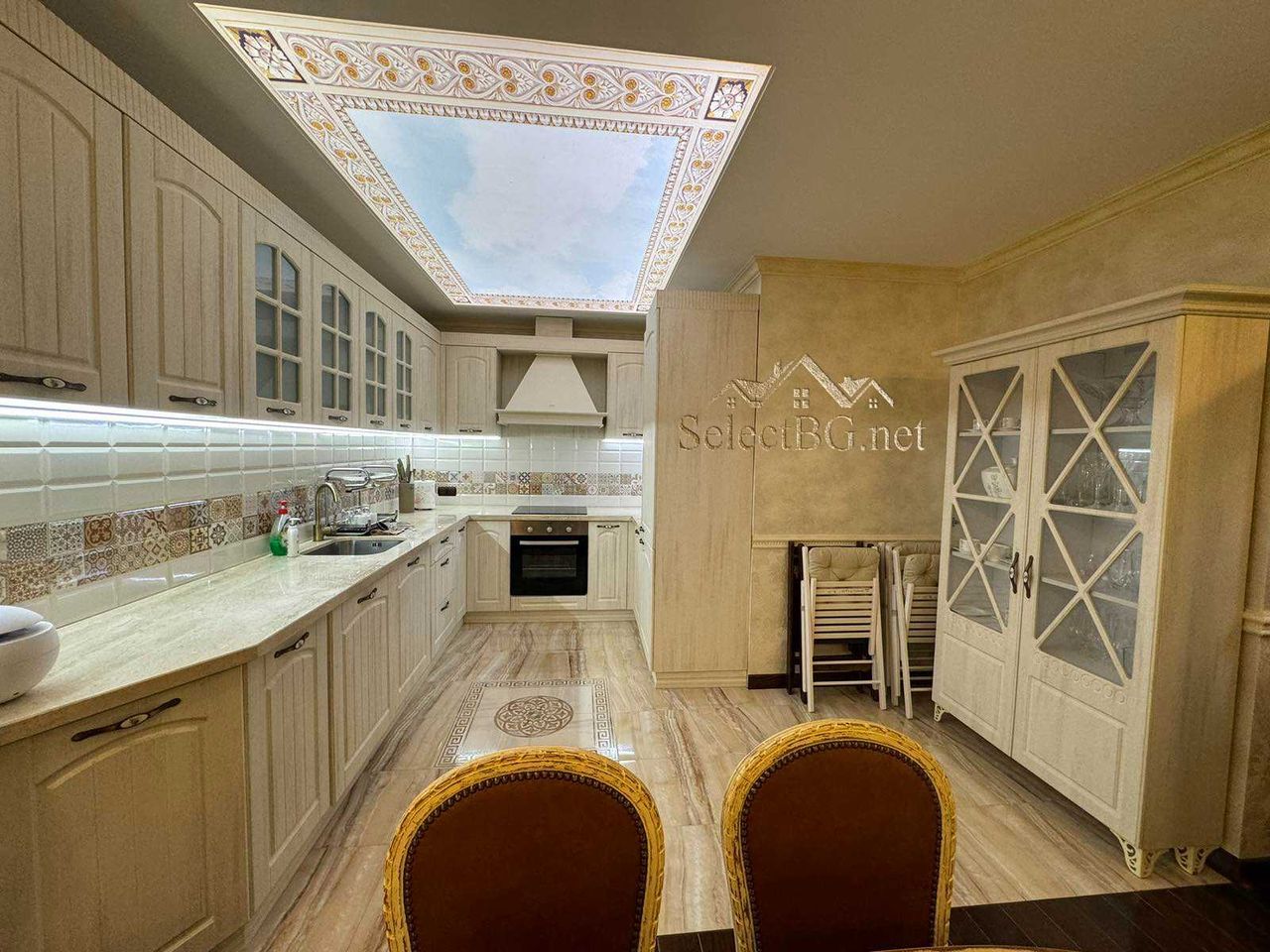 Продава се Тристаен апартамент в Велико Търново, Център - 101 кв.м за 1832 €/кв.м - Снимка #13