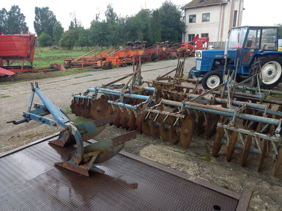 Plug  troliu crapator lemne  discuri agricole dtc utb universal