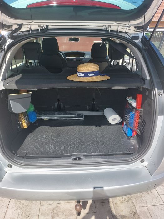 Vand Citroen C4 PICASSO 
-1.6 Benzina 
-cutie aitomata 6+1
-din anul 2