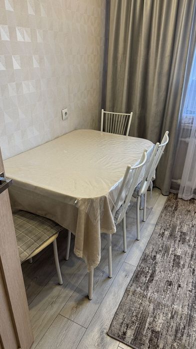 Стол кухонный со стульями