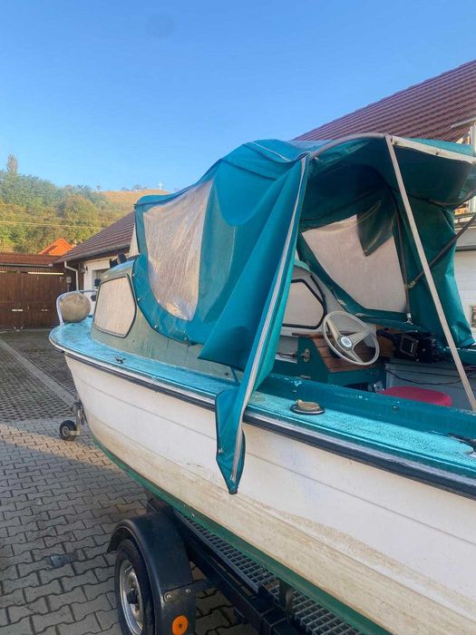 Vand ieftin barca cabinata