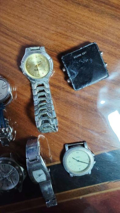 Ceasuri de mana dama și barbati