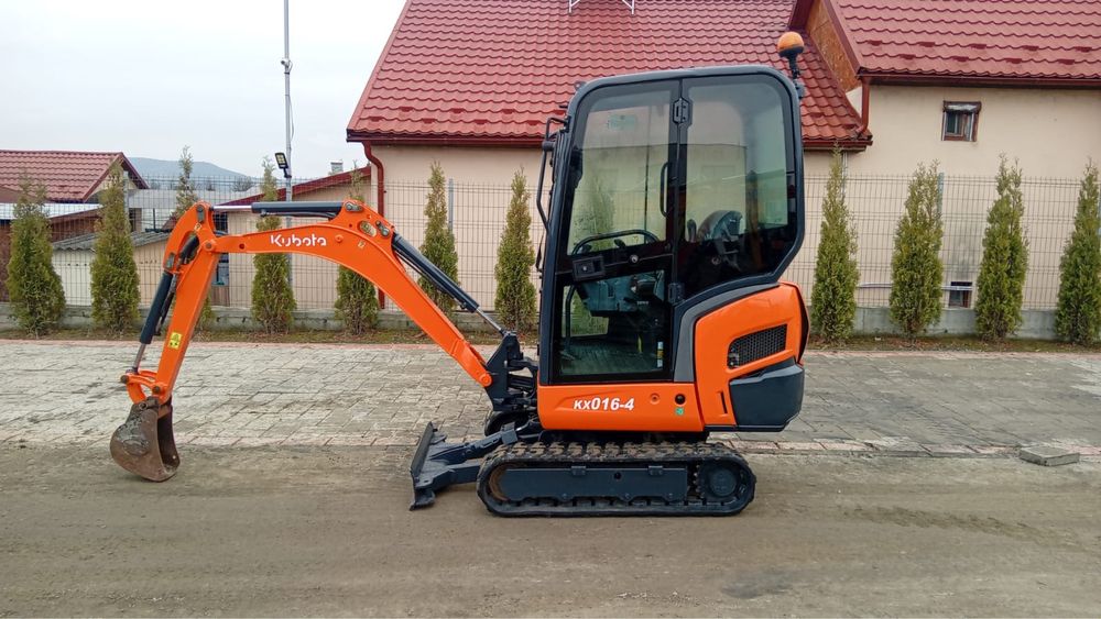 Miniexcavator kubota 1800 kg an 2017