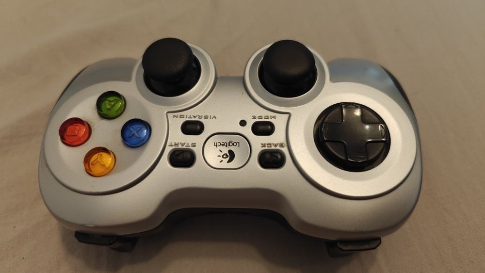 Controler Logitech F710