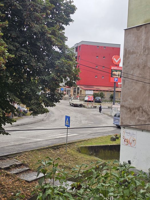 vând apartament cu 2 camere ETAJ.1 baraolt 37mp lângă profi autogara