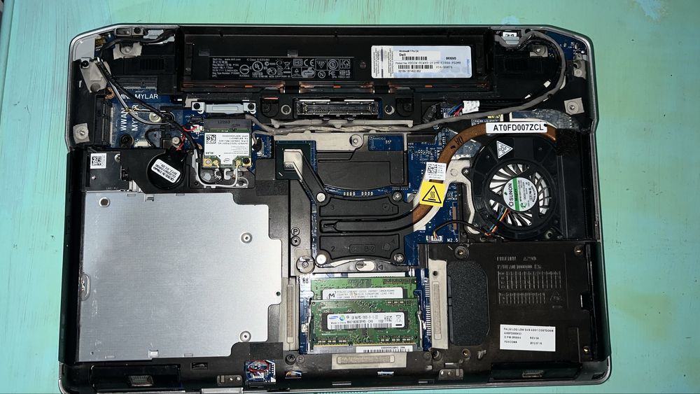 лаптоп DELL E6420