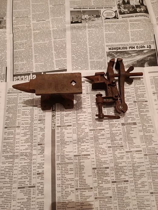 Продам накавальня и тиски слесарные ссср