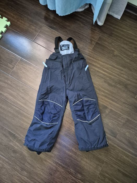 Vand pantaloni/costum ski copii, oricare din ele 20 ron
