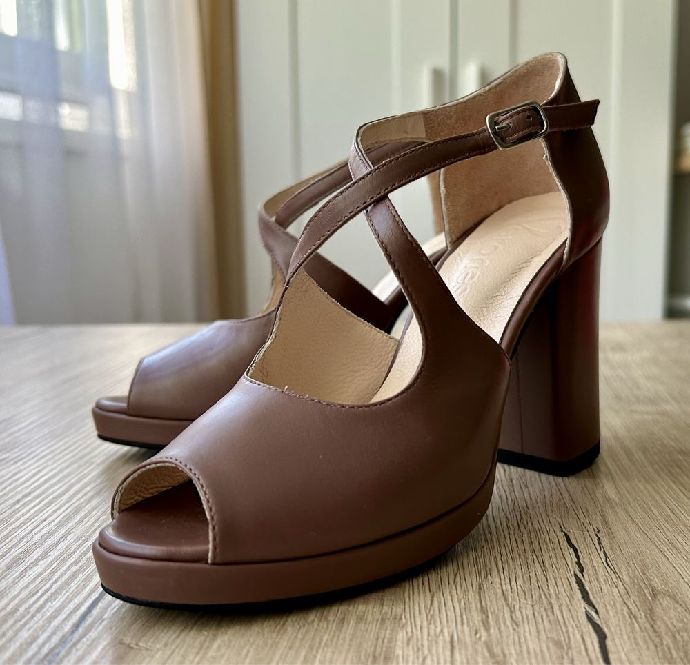 Vând sandale piele naturală nr. 33 Veronesse - stare produs: NOU