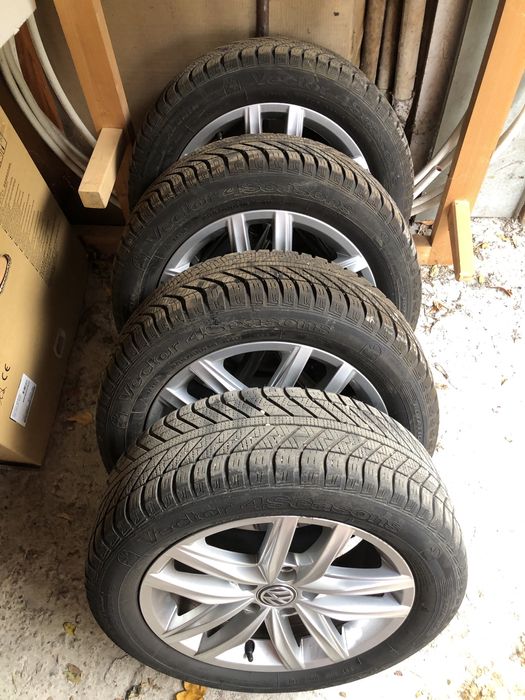 Зимни гуми Goodyaer Vector 4Seasons 205 55 16