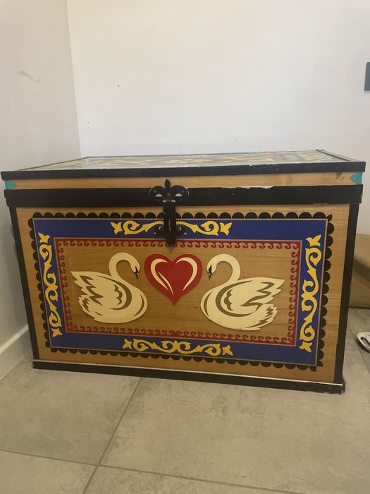 Продам казахский сундук в хорошем состоянии