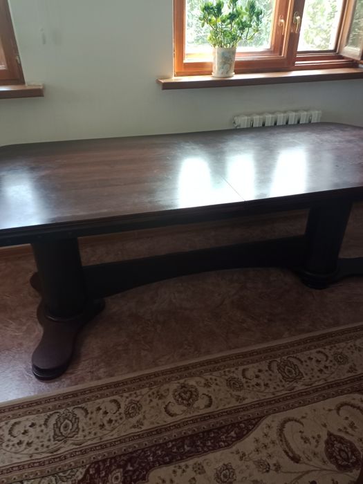 Продам стол  размер 2,20, разбирается на 3 м