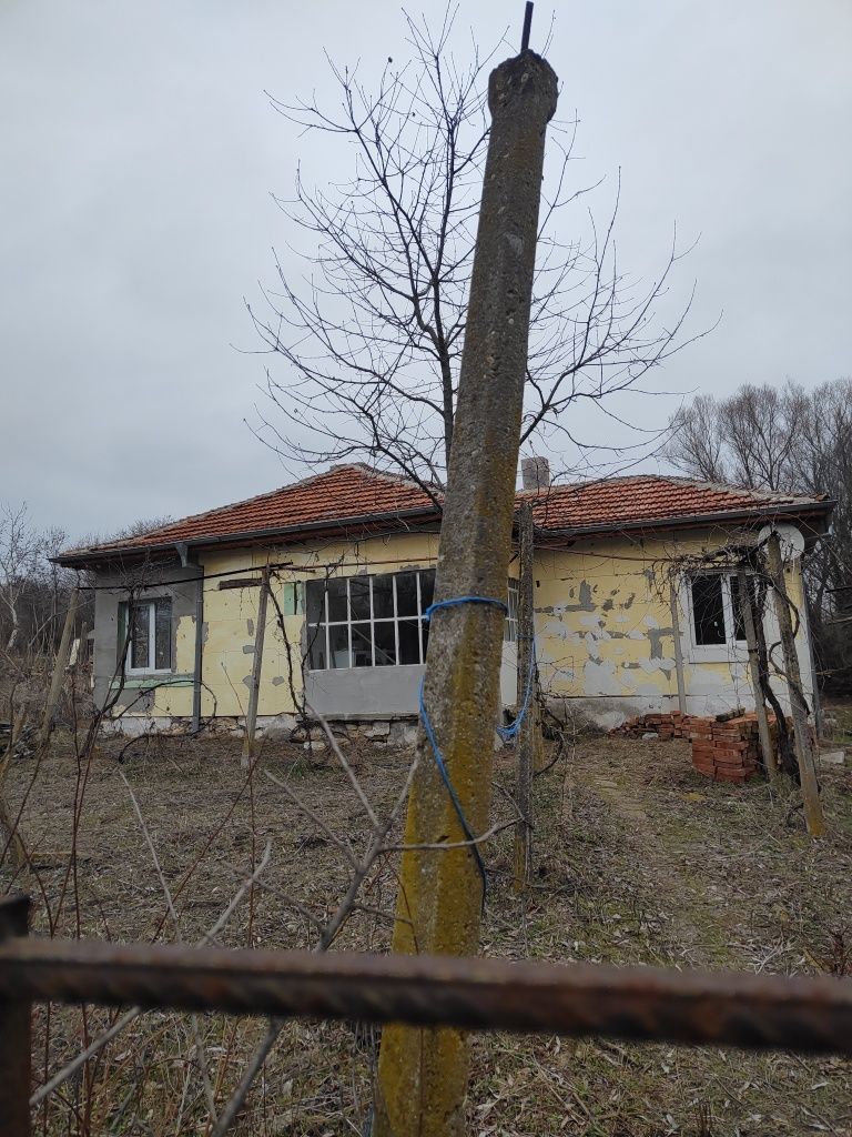 Къща с двор с.Долно Белево