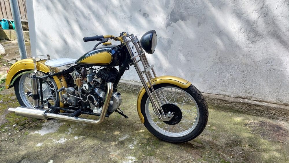 De vanzare motocicleta veche anii 30 triumph tiz norton bsa
