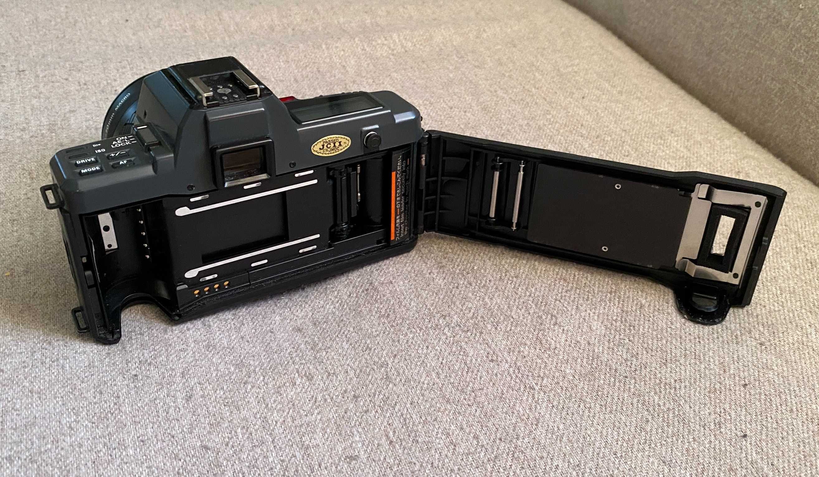 SLR Yashica 230-AF + YASHICA AF 35-70mm 3.3-4.5 - colectie