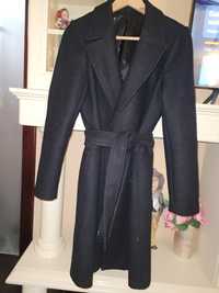 Vand palton dama din lana, marca  Zara, in stare foarte buna